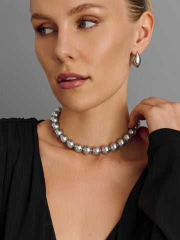 Chunky Pearl Choker with Silver Finish